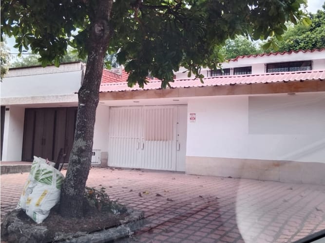 Casa de 6 alcobas en venta en La Flora, Cali, 292 m² · foto 2 de 24