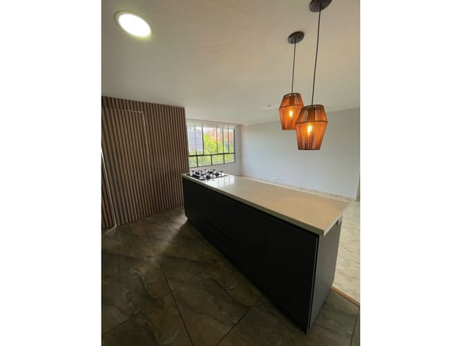 Apartamento de 4 alcobas en arriendo en El Castillo, Medellín, 130 m² · foto 3 de 24