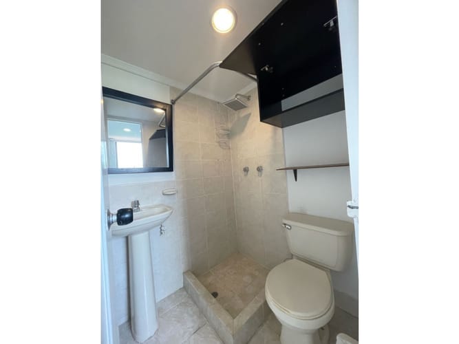 Apartamento de 4 alcobas en arriendo en El Castillo, Medellín, 130 m² · foto 7 de 24