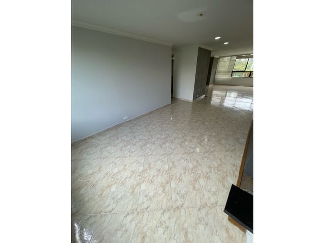 Apartamento de 4 alcobas en arriendo en El Castillo, Medellín, 130 m² · foto 8 de 24