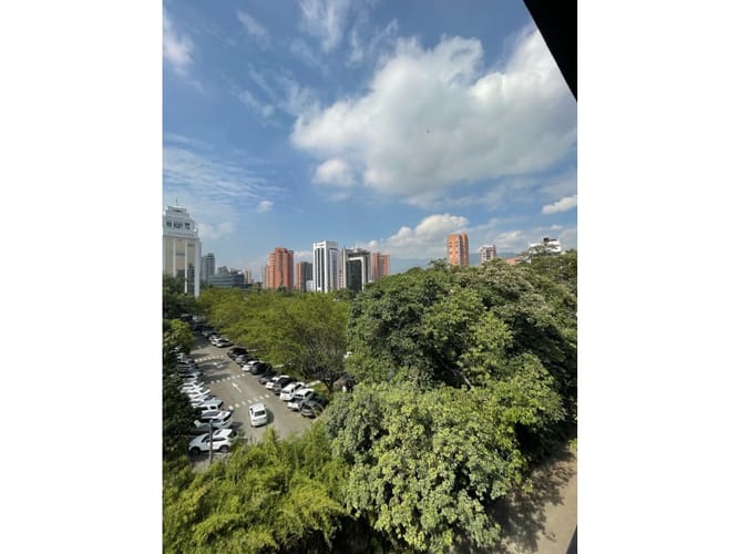 Apartamento de 4 alcobas en arriendo en El Castillo, Medellín, 130 m² · foto 12 de 24