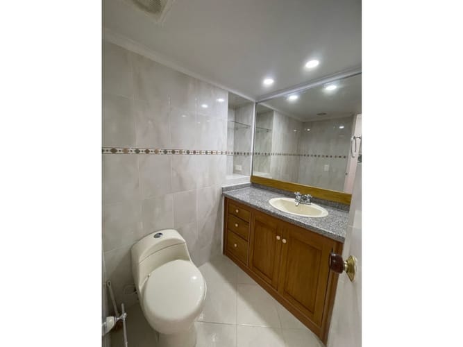 Apartamento de 4 alcobas en arriendo en El Castillo, Medellín, 130 m² · foto 14 de 24