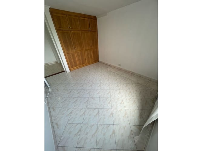 Apartamento de 4 alcobas en arriendo en El Castillo, Medellín, 130 m² · foto 17 de 24