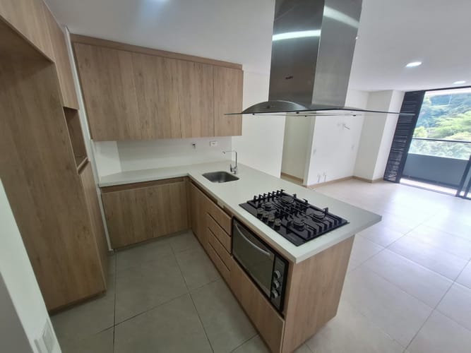 Apartamento de 2 alcobas en arriendo en El Poblado, Medellín, 65 m² · foto 2 de 20
