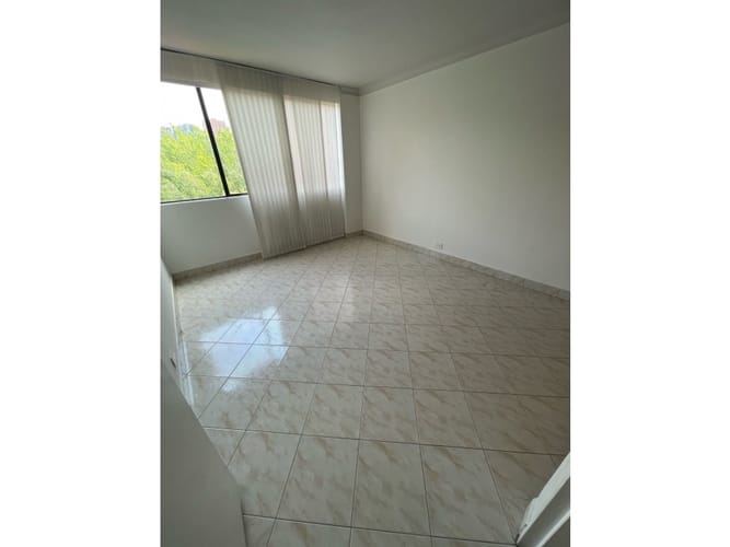 Apartamento de 4 alcobas en arriendo en El Castillo, Medellín, 130 m² · foto 18 de 24