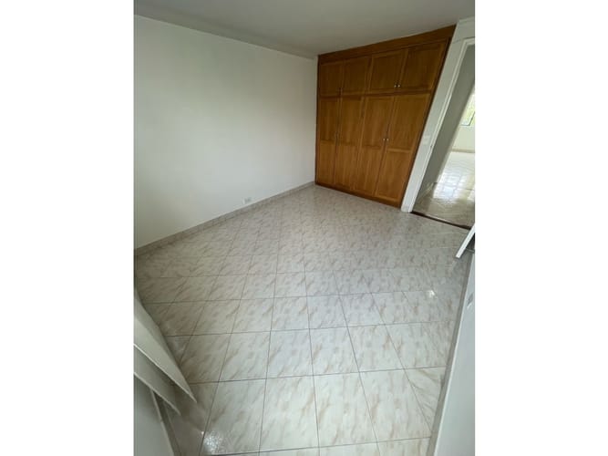 Apartamento de 4 alcobas en arriendo en El Castillo, Medellín, 130 m² · foto 19 de 24