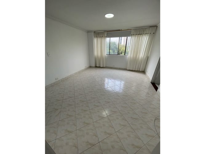 Apartamento de 4 alcobas en arriendo en El Castillo, Medellín, 130 m² · foto 20 de 24