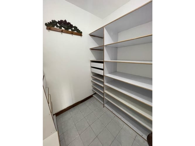 Apartamento de 4 alcobas en arriendo en El Castillo, Medellín, 130 m² · foto 23 de 24