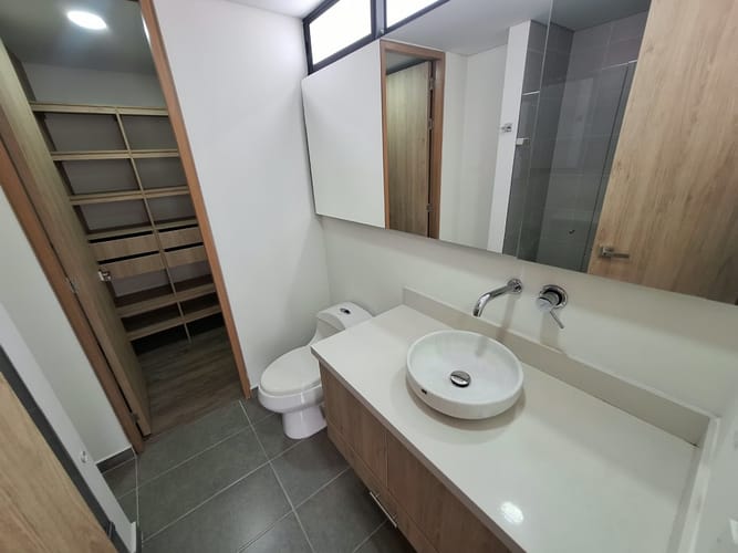 Apartamento de 2 alcobas en arriendo en El Poblado, Medellín, 65 m² · foto 16 de 20