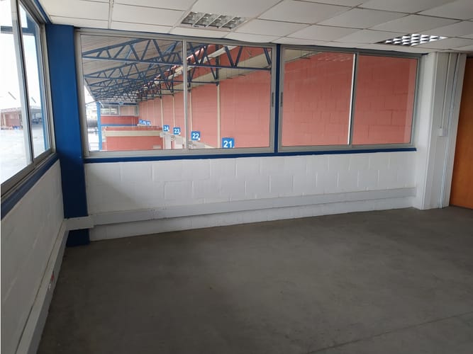 Bodega en arriendo en Echavarria, Madrid, 2550 m² · foto 11 de 20