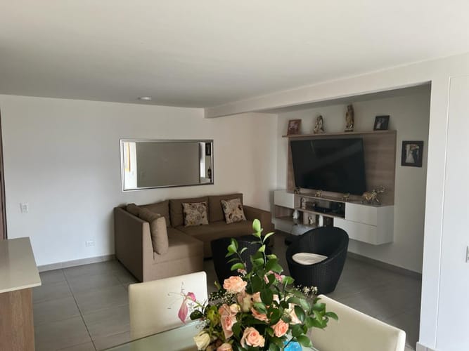 Apartamento de 3 alcobas en arriendo en Vereda San Jose, Sabaneta, 81 m² · foto 3 de 13