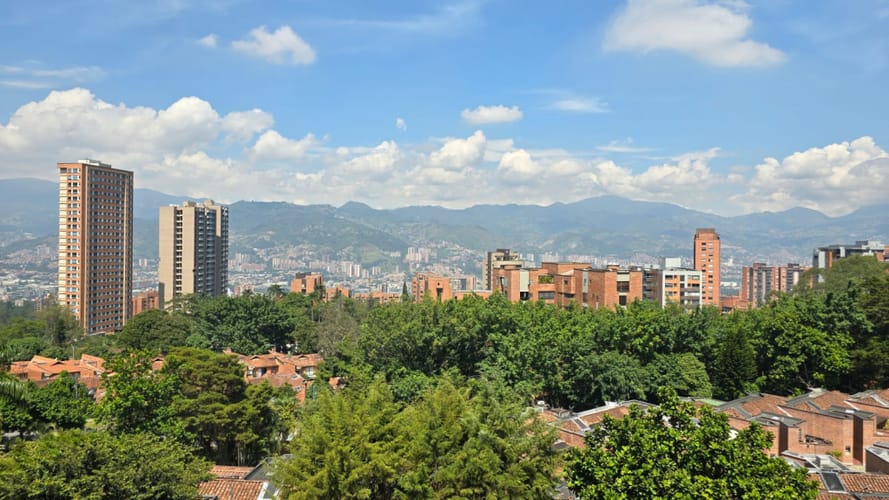Apartamento de 4 alcobas en arriendo en Los Balsos, Medellín, 349 m² · foto 3 de 24