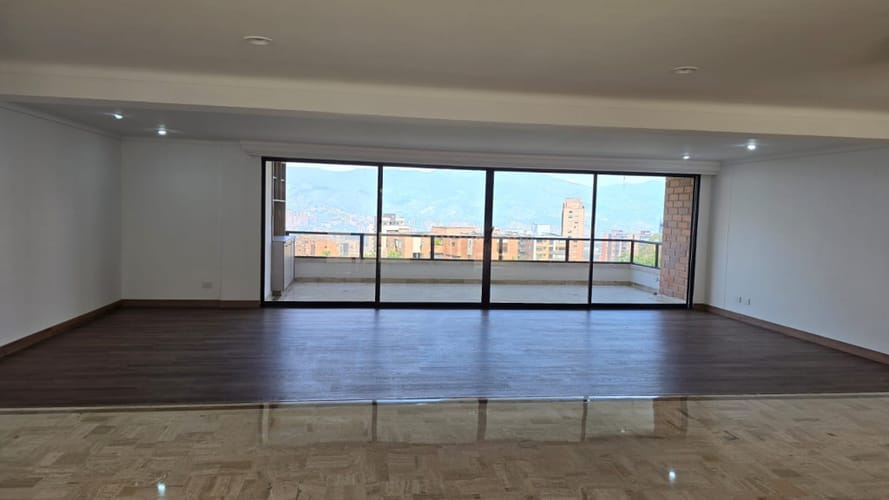 Apartamento de 4 alcobas en arriendo en Los Balsos, Medellín, 349 m² · foto 8 de 24