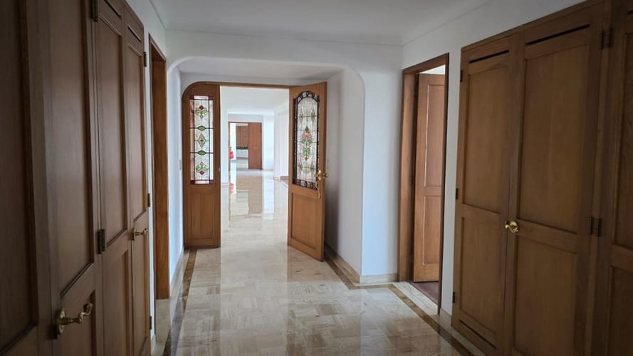 Apartamento de 4 alcobas en arriendo en Los Balsos, Medellín, 349 m² · foto 9 de 24