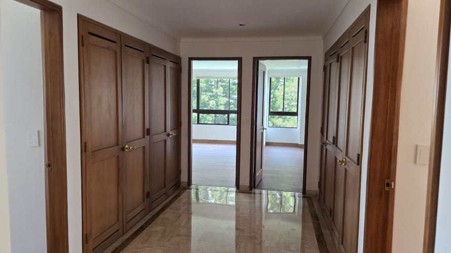 Apartamento de 4 alcobas en arriendo en Los Balsos, Medellín, 349 m² · foto 10 de 24