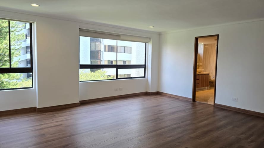 Apartamento de 4 alcobas en arriendo en Los Balsos, Medellín, 349 m² · foto 11 de 24