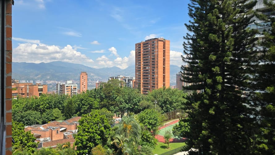 Apartamento de 4 alcobas en arriendo en Los Balsos, Medellín, 349 m² · foto 22 de 24