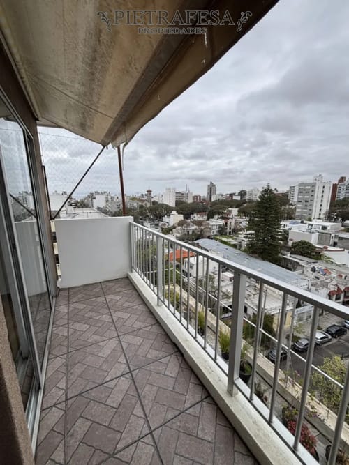 Apartamento en alquiler, 3 dormitorios, 2 baños, terraza. Pocitos. · Foto 3