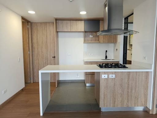 Apartamento de 2 alcobas en arriendo en Loma Del Escobero, Envigado, 69 m² · foto 2 de 16