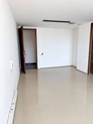 Oficina en arriendo en Oviedo, Medellín, 42 m² · foto 2 de 5