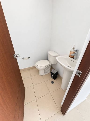 Oficina en arriendo en Oviedo, Medellín, 42 m² · foto 5 de 5