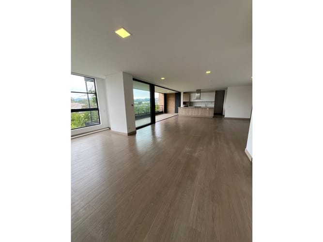Apartamento de 2 alcobas en arriendo en Llano Grande, Rionegro, 198 m² · foto 3 de 23