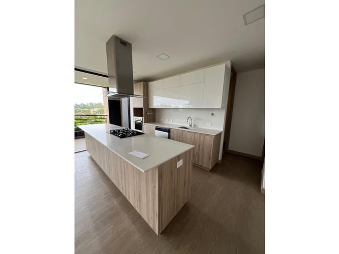 Apartamento de 2 alcobas en arriendo en Llano Grande, Rionegro, 198 m² · foto 5 de 23