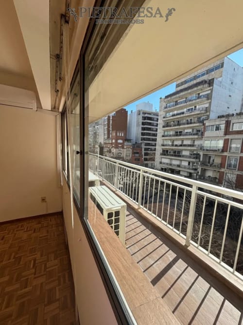Apartamento en Pocitos, 2 dormitorios con garaje · Foto 2