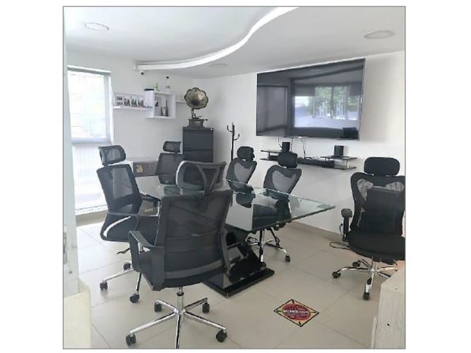 Casa en venta en Conquistadores, Medellín, 363 m² · foto 3 de 12