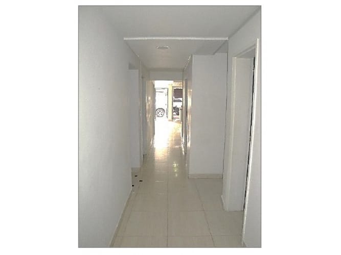 Casa en venta en Conquistadores, Medellín, 363 m² · foto 6 de 12