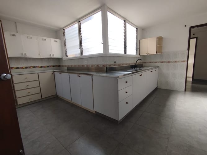 Apartamento de 3 alcobas en arriendo en La Candelaria, Medellín, 120 m² · foto 5 de 24