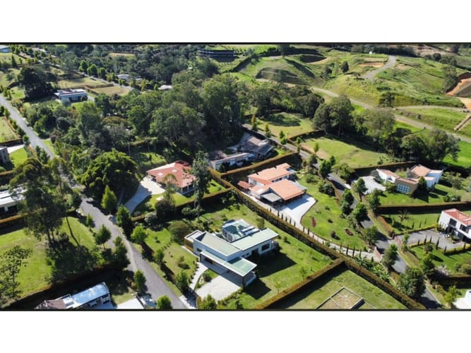 Lote en venta en El Tambo, La Ceja, 2562 m² · foto 2 de 8