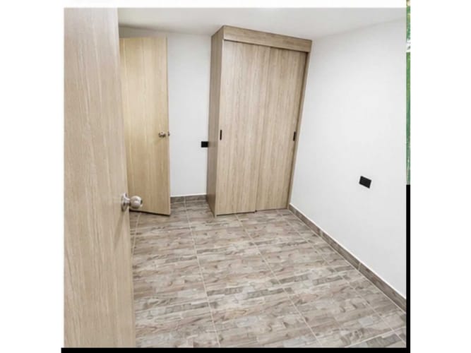 Apartamento de 3 alcobas en venta en Belén Las Violetas, Medellín, 80 m² · foto 3 de 10