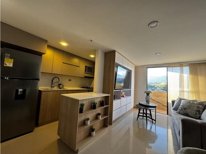 Apartamento de 3 alcobas en venta en Loma De Los Bernal, Medellín, 74 m² · foto 2 de 16