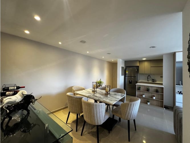 Apartamento de 3 alcobas en venta en Loma De Los Bernal, Medellín, 74 m² · foto 4 de 16