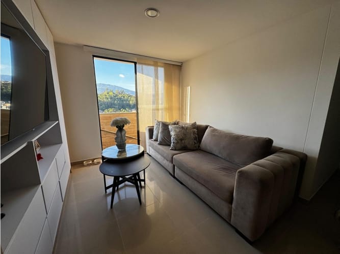 Apartamento de 3 alcobas en venta en Loma De Los Bernal, Medellín, 74 m² · foto 6 de 16