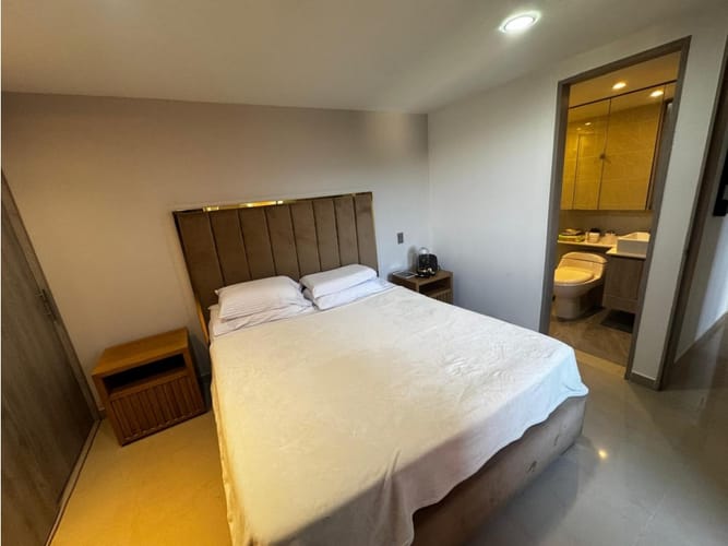 Apartamento de 3 alcobas en venta en Loma De Los Bernal, Medellín, 74 m² · foto 8 de 16