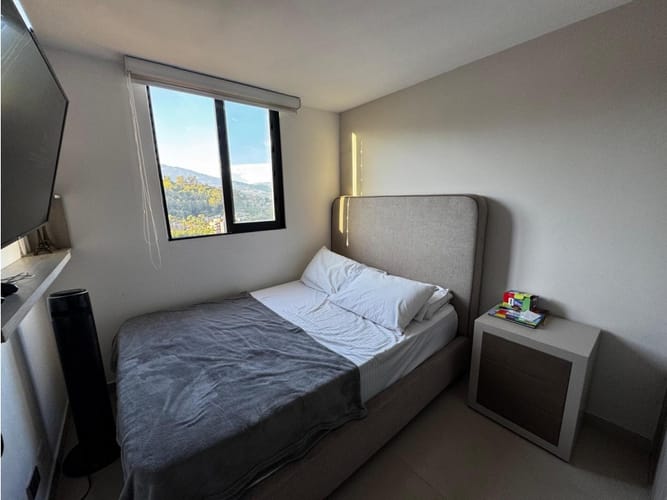 Apartamento de 3 alcobas en venta en Loma De Los Bernal, Medellín, 74 m² · foto 11 de 16