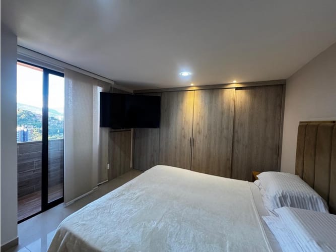 Apartamento de 3 alcobas en venta en Loma De Los Bernal, Medellín, 74 m² · foto 12 de 16