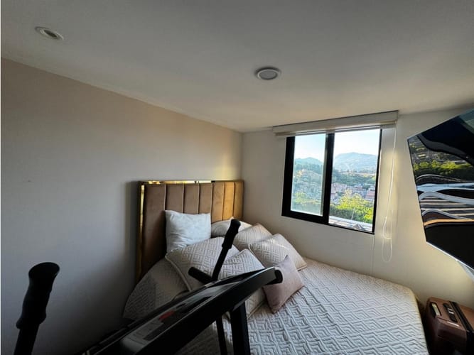 Apartamento de 3 alcobas en venta en Loma De Los Bernal, Medellín, 74 m² · foto 13 de 16