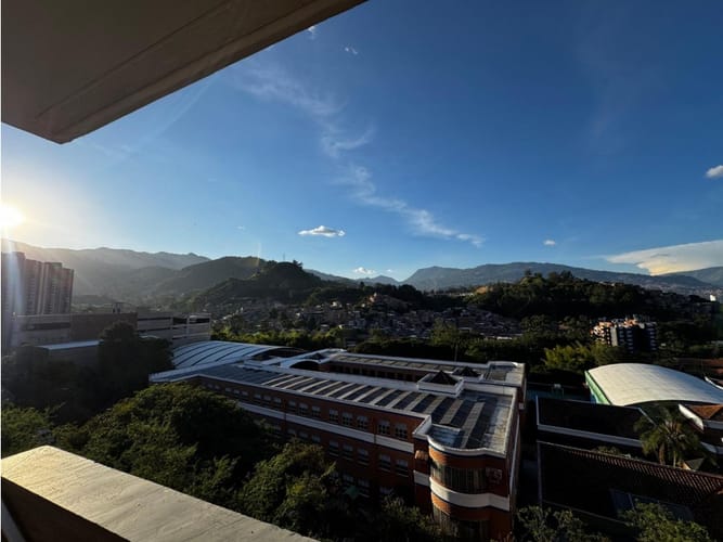 Apartamento de 3 alcobas en venta en Loma De Los Bernal, Medellín, 74 m² · foto 15 de 16