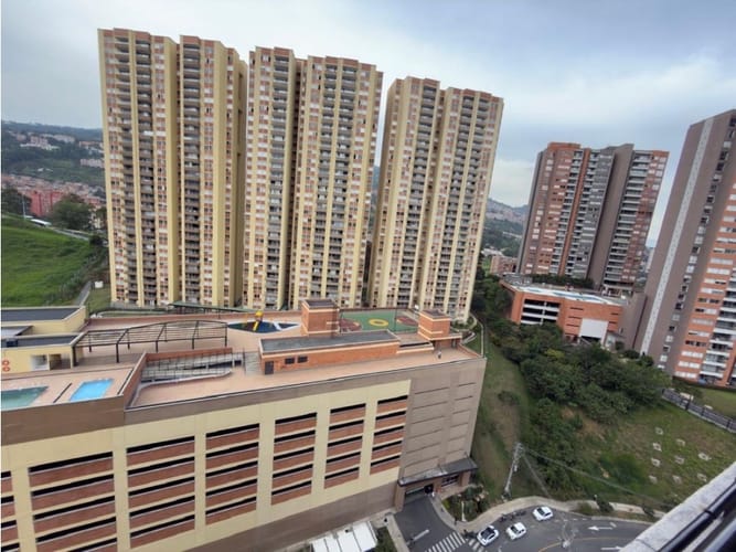 Apartamento de 3 alcobas en arriendo en Calasanz, Medellín, 72 m² · foto 5 de 19