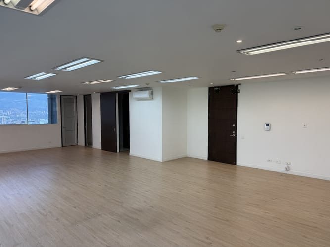 Oficina en arriendo en Los Balsos, Medellín, 83 m² · foto 3 de 20
