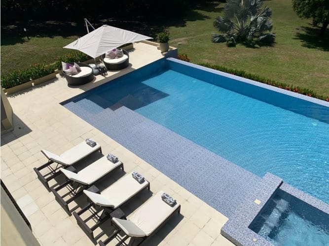Casa de 5 alcobas en venta en Pubenza, Girardot, 520 m² · foto 2 de 24