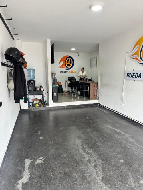Local en arriendo en Simon Bolivar, Medellín, 30 m² · foto 2 de 8
