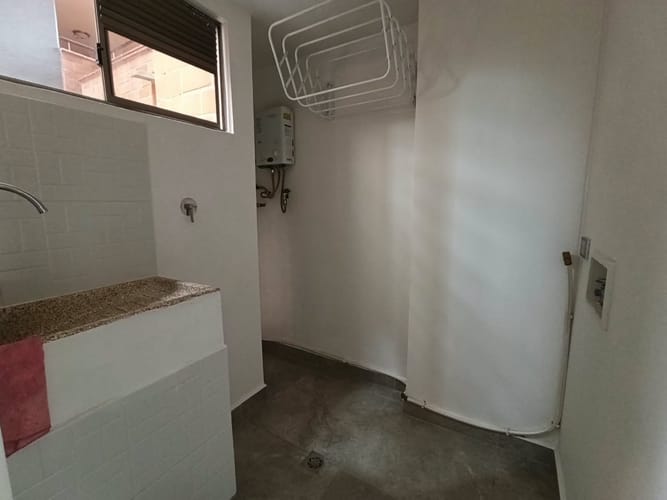 Apartamento de 3 alcobas en arriendo en Loma Del Escobero, Envigado, 98 m² · foto 3 de 14