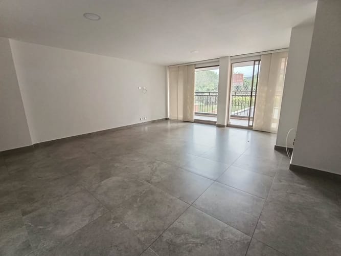 Apartamento de 3 alcobas en arriendo en Loma Del Escobero, Envigado, 98 m² · foto 4 de 14