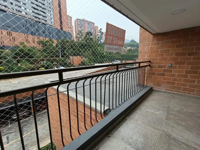 Apartamento de 3 alcobas en arriendo en Loma Del Escobero, Envigado, 98 m² · foto 6 de 14