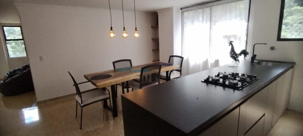 Apartamento de 3 alcobas en arriendo en Las Lomas, Medellín, 145 m² · foto 2 de 23