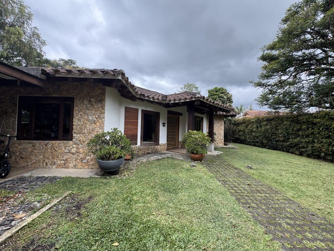 Casa de 4 alcobas en venta en Aeropuerto, Rionegro, 304 m² · foto 2 de 21